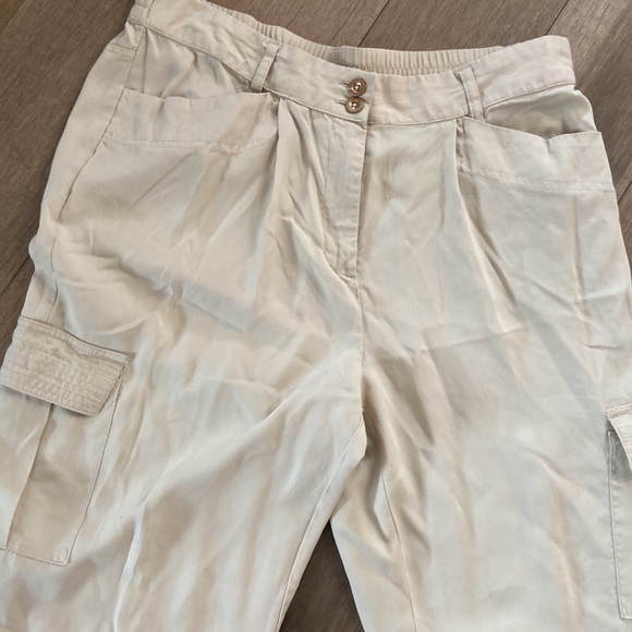 Chico’s ankle cargo neutral pants, size 1 - Picture 3 of 6